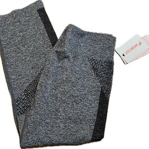 NWT Workout legging size L